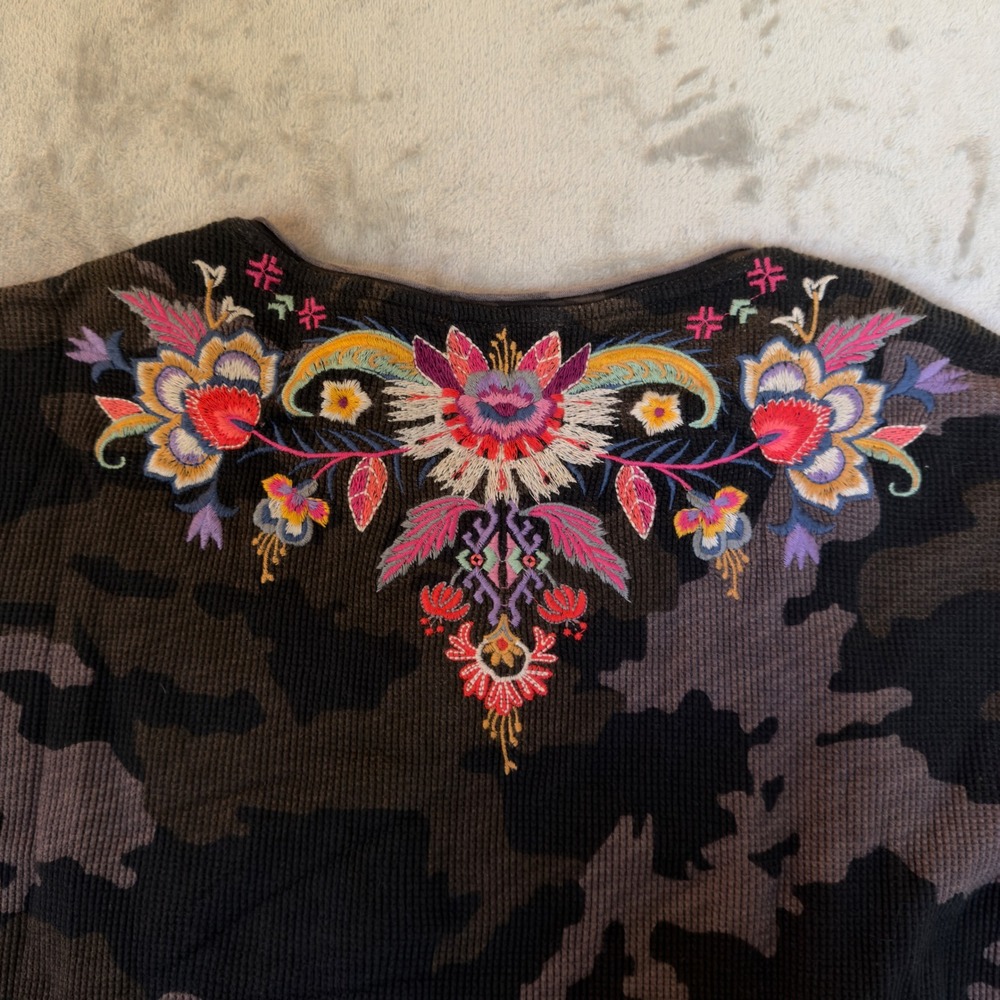 Johnny Was Camo Embroidered Thermal Top XS Waffle Knit Long Sleeve J13519-8 - Picture 5 of 10